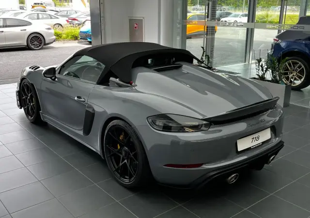 PORSCHE 718 Spyder 