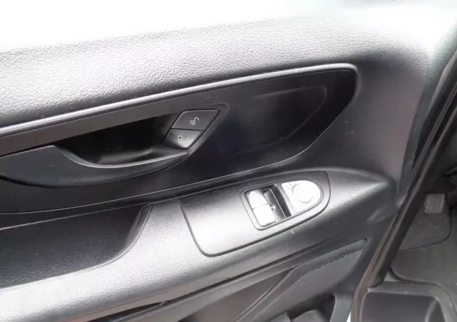 MERCEDES-BENZ Klasa V 300 extralang 9G-TRONIC