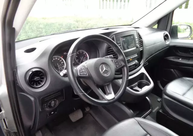 MERCEDES-BENZ Klasa V 300 extralang 9G-TRONIC