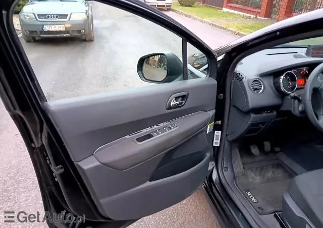 PEUGEOT 3008 1.6 Allure