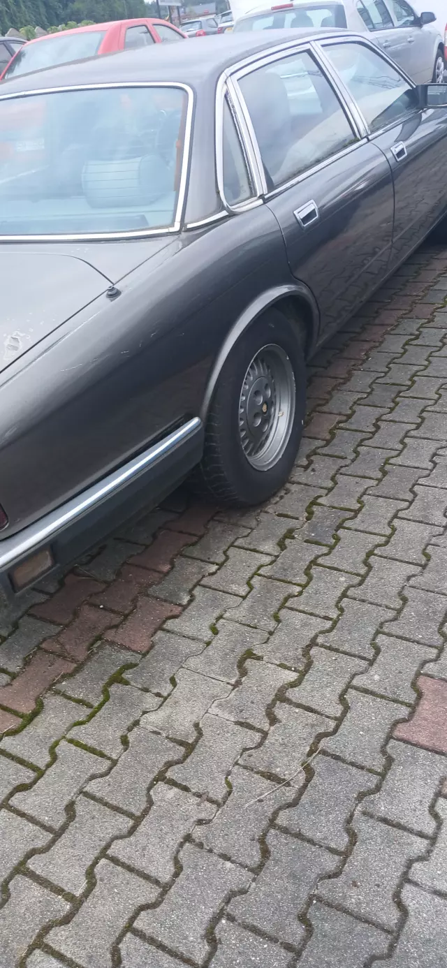 JAGUAR Xj40 