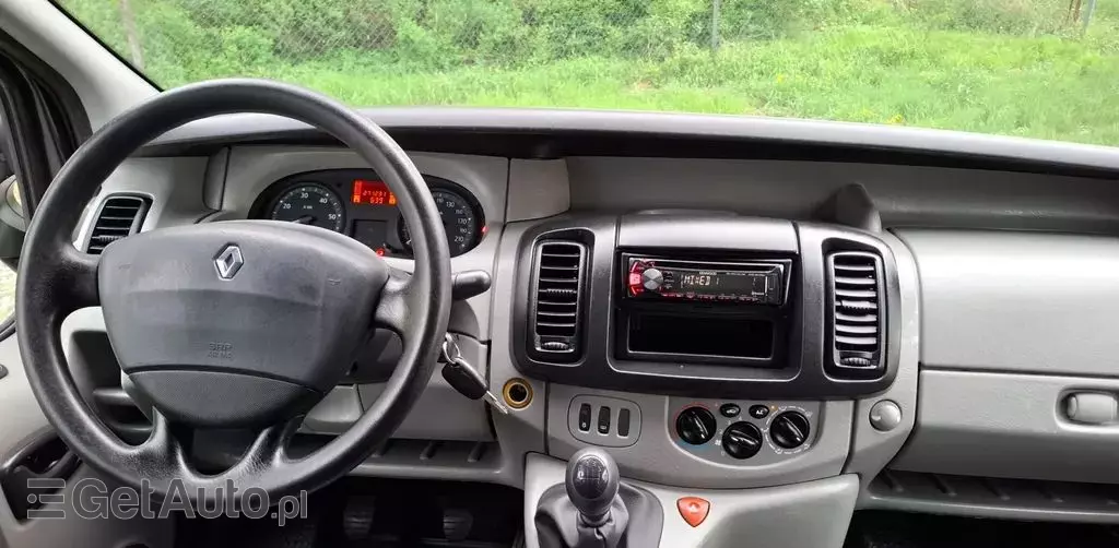 RENAULT Trafic 