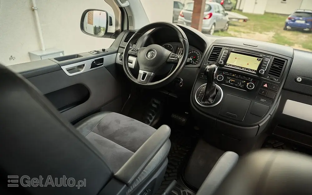 VOLKSWAGEN Multivan 