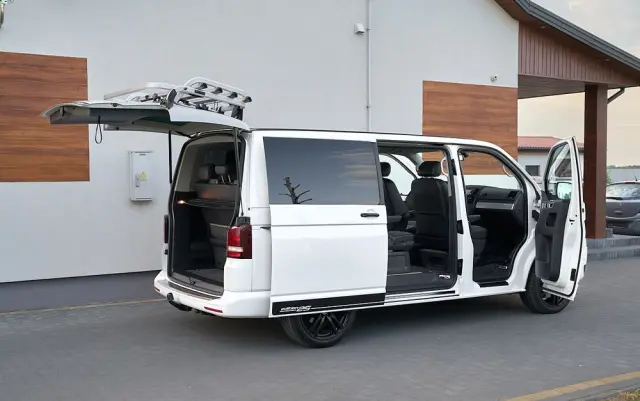 VOLKSWAGEN Multivan 
