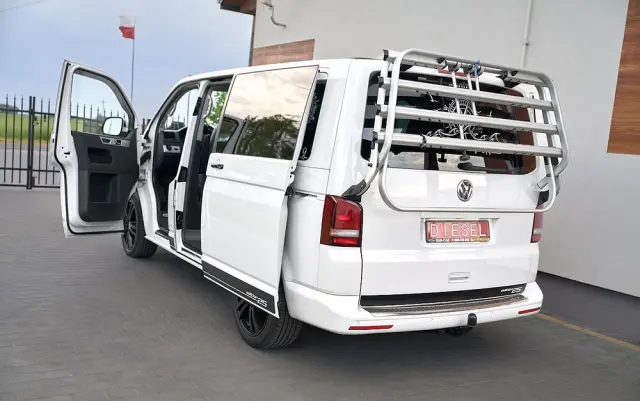 VOLKSWAGEN Multivan 