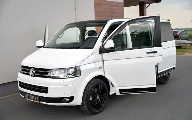 VOLKSWAGEN Multivan 