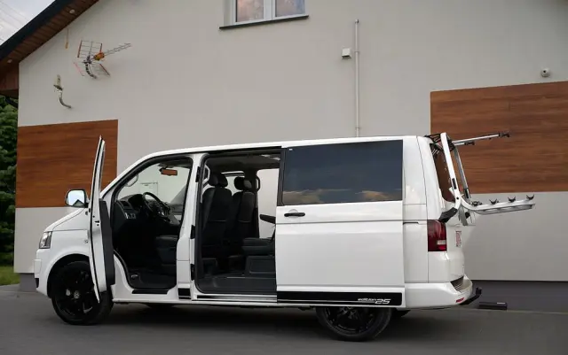 VOLKSWAGEN Multivan 