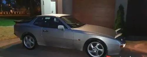 PORSCHE 944 