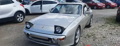 PORSCHE 944 