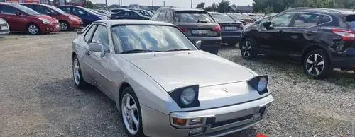PORSCHE 944 
