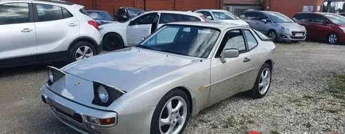 PORSCHE 944 