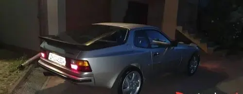 PORSCHE 944 