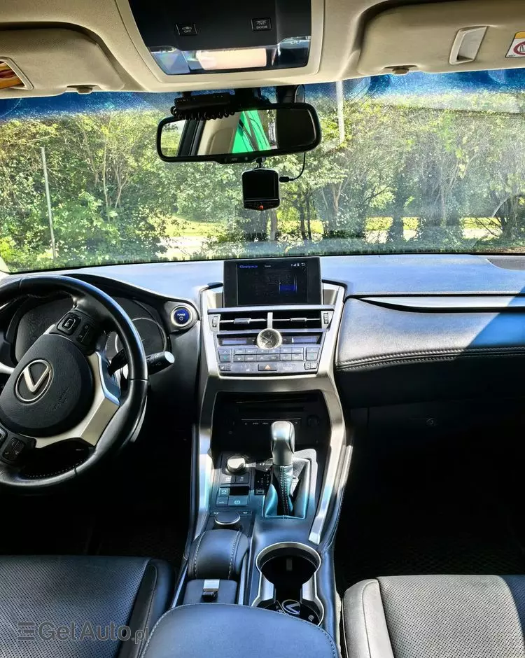 LEXUS NX 300h Comfort AWD