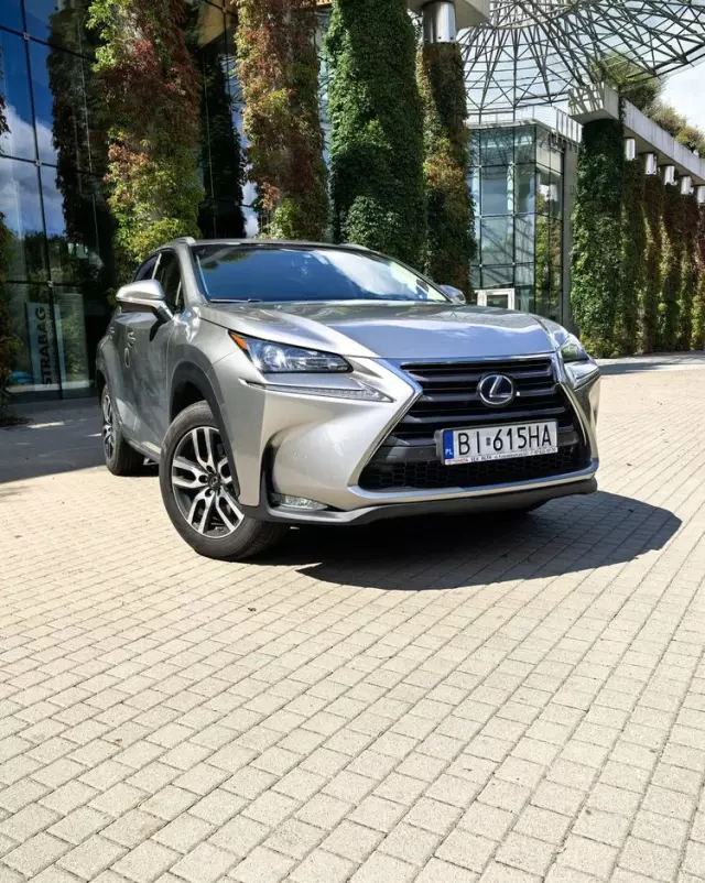 LEXUS NX 300h Comfort AWD