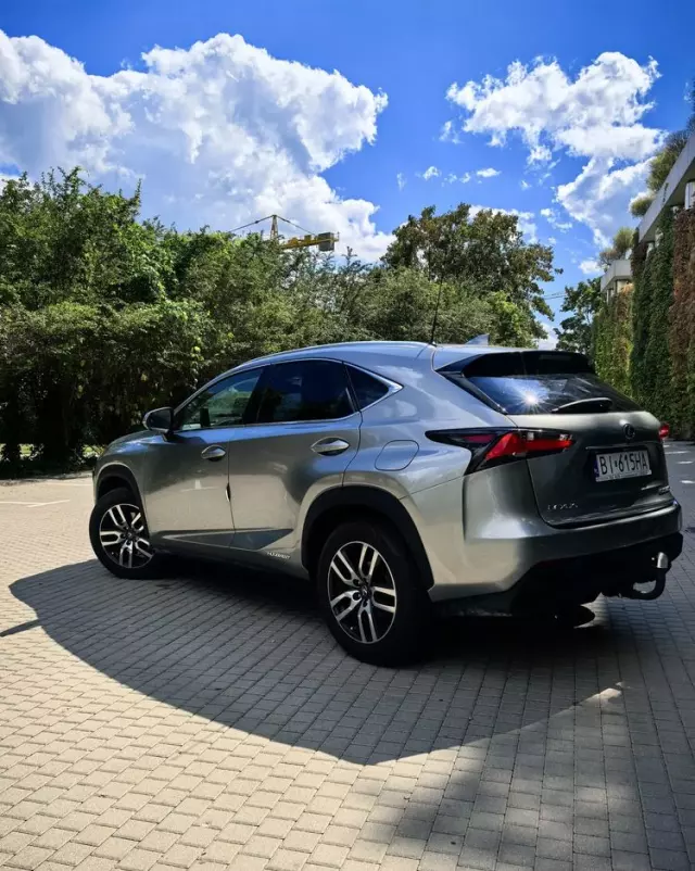 LEXUS NX 300h Comfort AWD