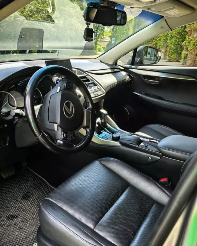 LEXUS NX 300h Comfort AWD