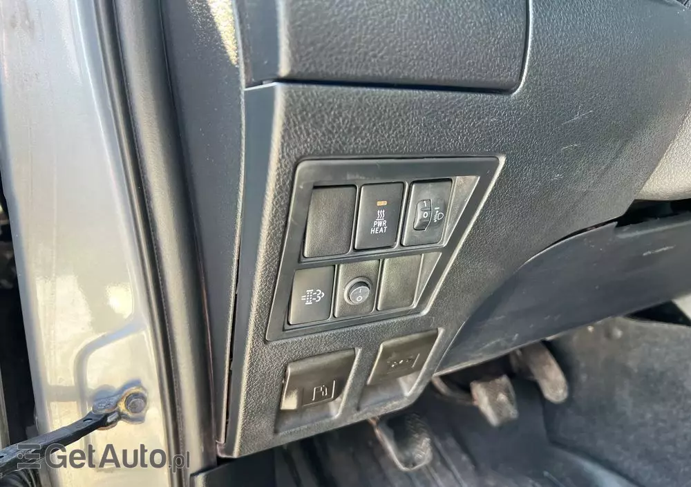 TOYOTA Hilux 2.4 D-4D Double Cab DLX 4x4