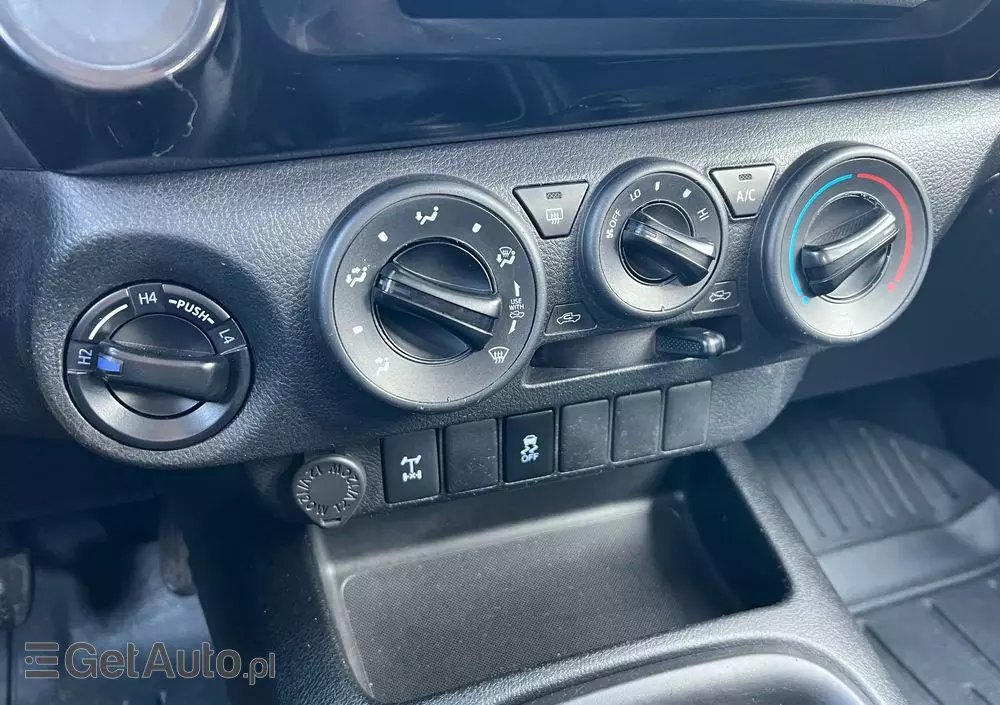 TOYOTA Hilux 2.4 D-4D Double Cab DLX 4x4