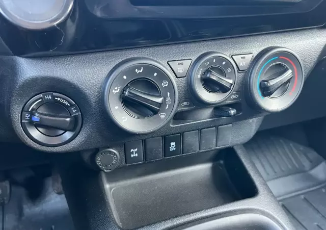 TOYOTA Hilux 2.4 D-4D Double Cab DLX 4x4