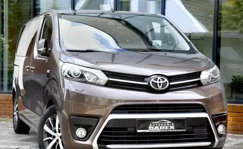 TOYOTA Proace 