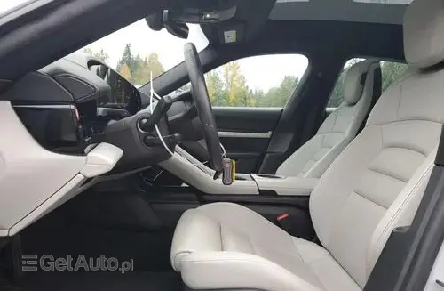 PORSCHE Taycan 
