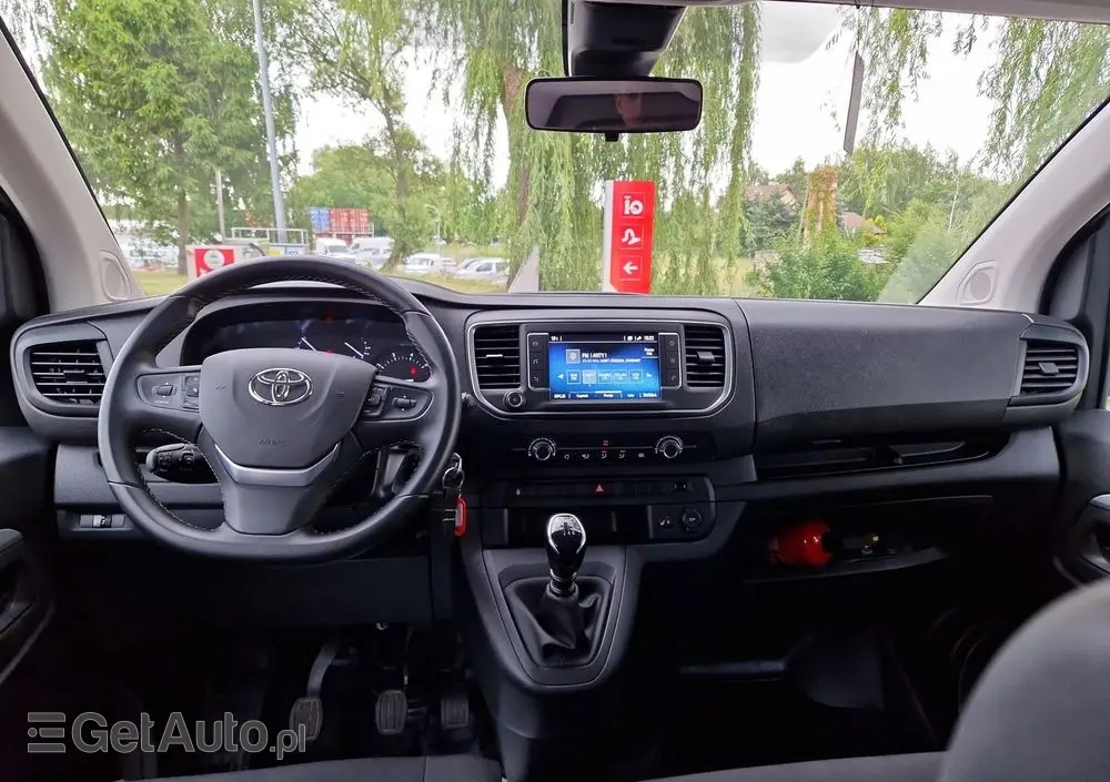 TOYOTA PROACE 