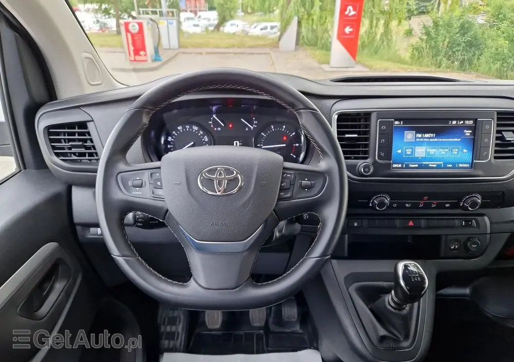 TOYOTA PROACE 