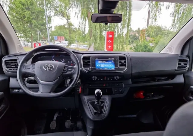 TOYOTA PROACE 