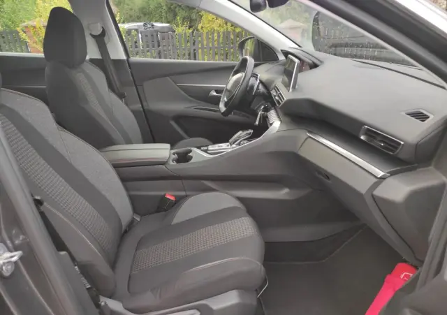 PEUGEOT 5008 1.2 PureTech Active S&S EAT8