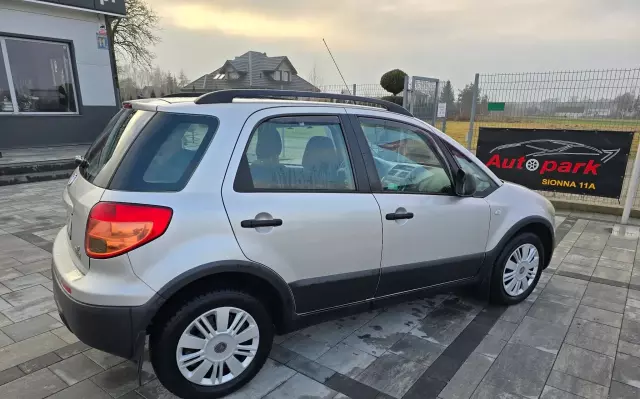 FIAT Sedici 1.6 i 16V (107 KM)