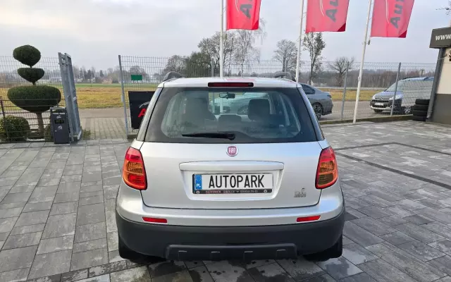 FIAT Sedici 1.6 i 16V (107 KM)