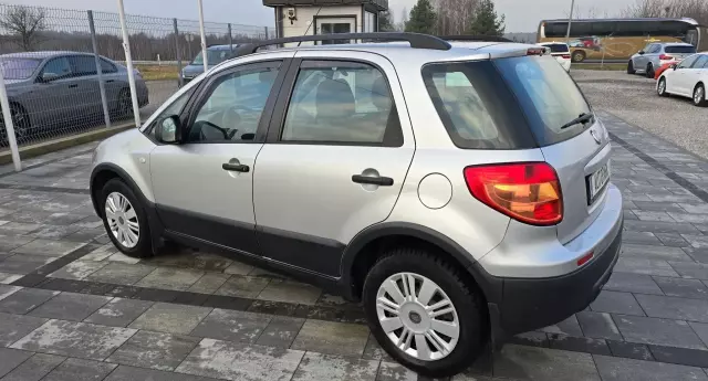FIAT Sedici 1.6 i 16V (107 KM)