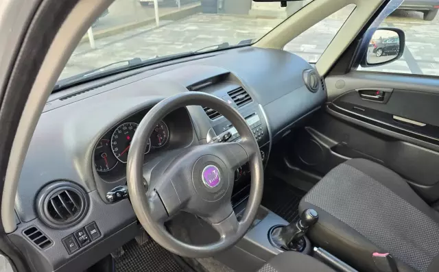 FIAT Sedici 1.6 i 16V (107 KM)