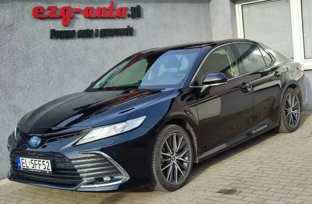 TOYOTA Camry 