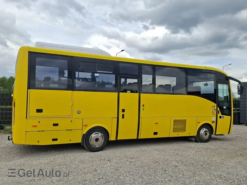 ISUZU Grand Toro Grand Toro 11t km 2022 MD9 Nawigo Wing Rosero 