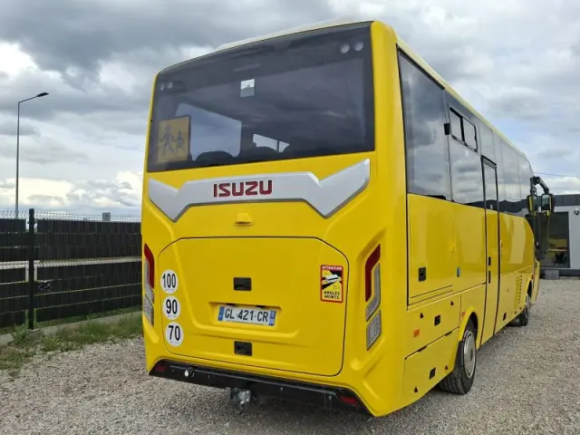 ISUZU Grand Toro Grand Toro 11t km 2022 MD9 Nawigo Wing Rosero 