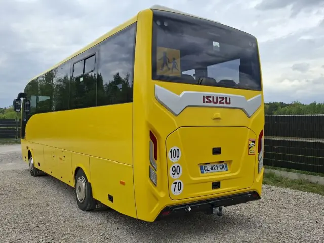 ISUZU Grand Toro Grand Toro 11t km 2022 MD9 Nawigo Wing Rosero 