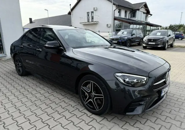 MERCEDES-BENZ Klasa E 400 d 4Matic 9G-TRONIC AMG Line
