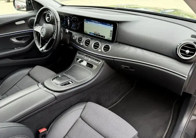 MERCEDES-BENZ Klasa E 400 d 4Matic 9G-TRONIC AMG Line