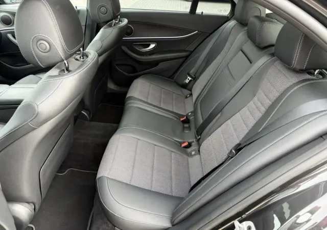 MERCEDES-BENZ Klasa E 400 d 4Matic 9G-TRONIC AMG Line
