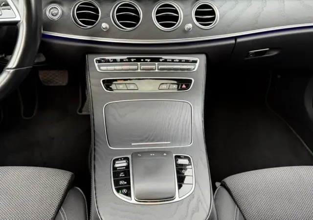MERCEDES-BENZ Klasa E 400 d 4Matic 9G-TRONIC AMG Line