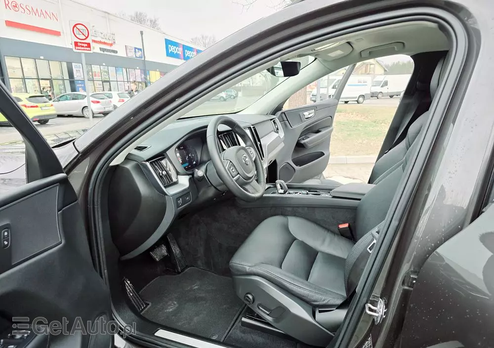 VOLVO XC 60 B4 D Momentum Pro