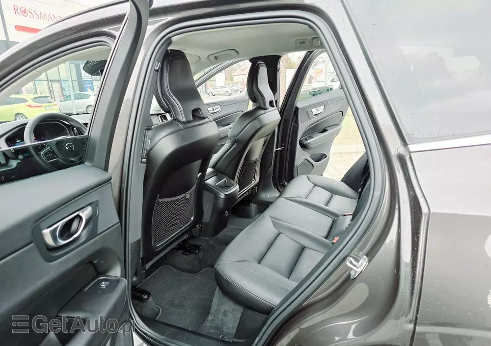 VOLVO XC 60 B4 D Momentum Pro