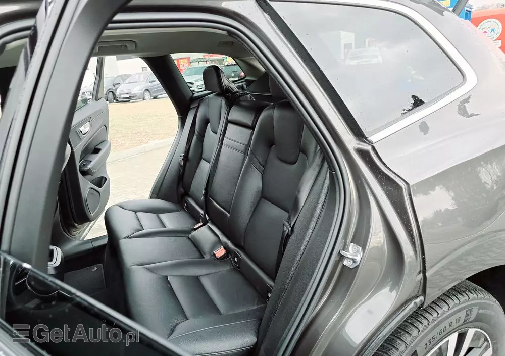 VOLVO XC 60 B4 D Momentum Pro