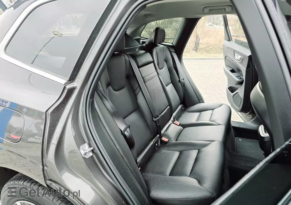 VOLVO XC 60 B4 D Momentum Pro