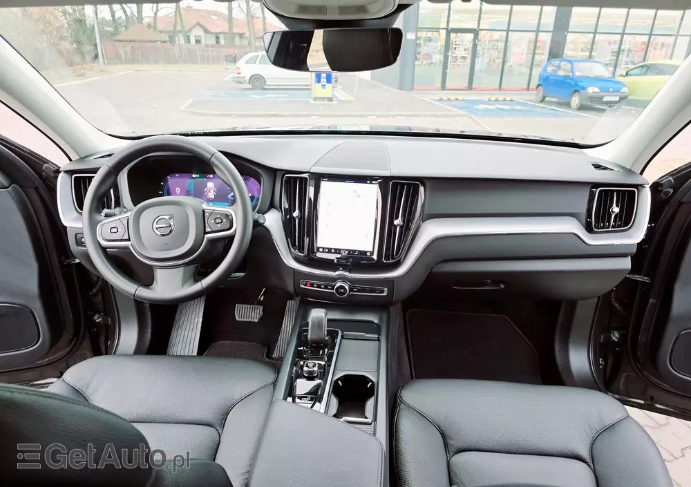 VOLVO XC 60 B4 D Momentum Pro
