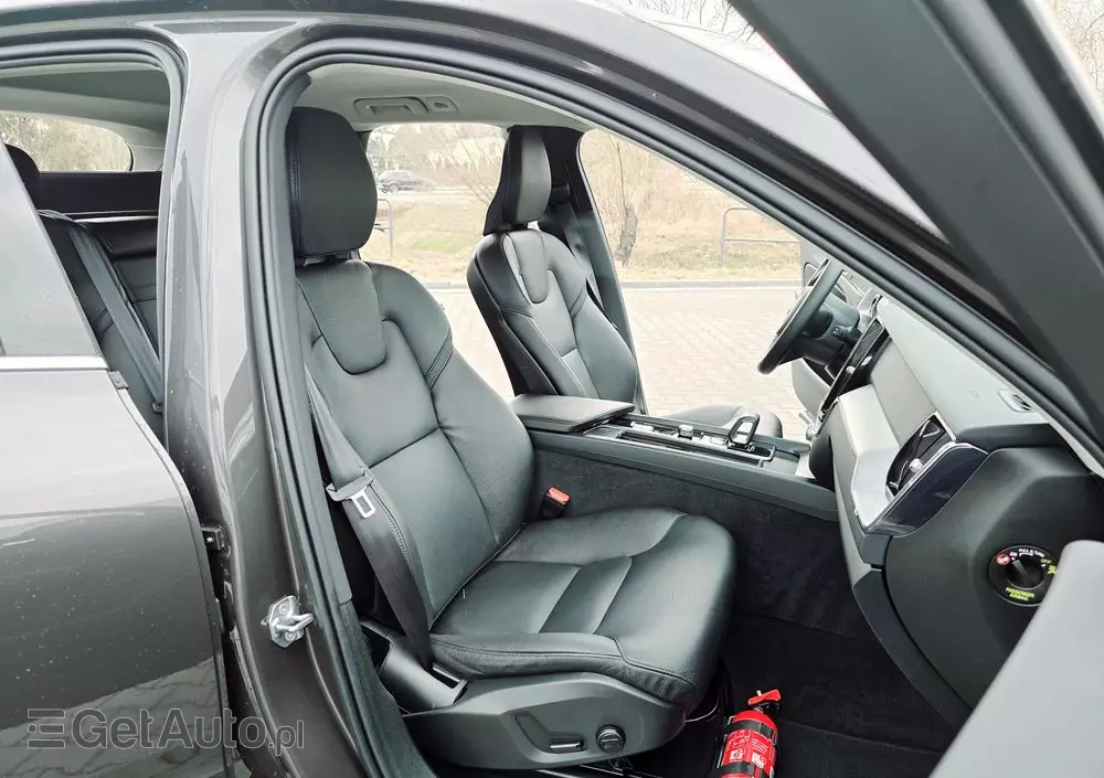 VOLVO XC 60 B4 D Momentum Pro