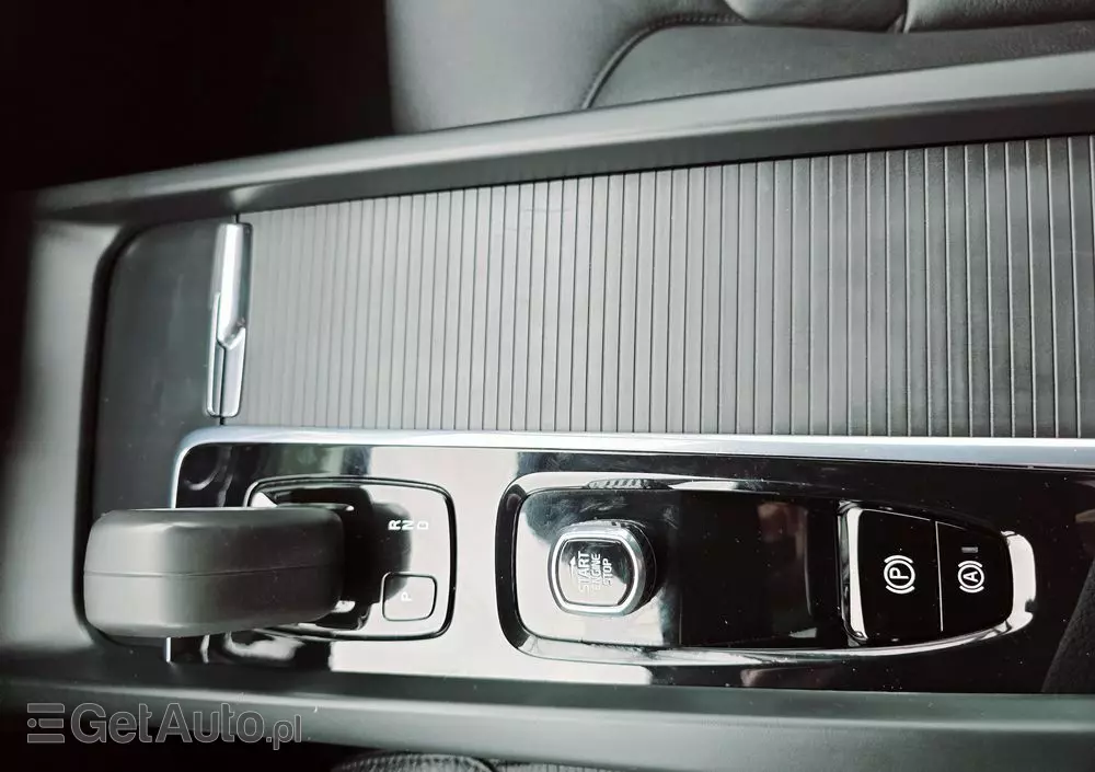 VOLVO XC 60 B4 D Momentum Pro