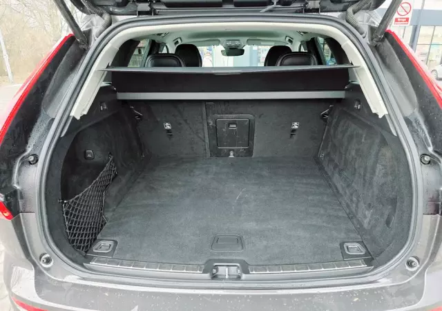 VOLVO XC 60 B4 D Momentum Pro