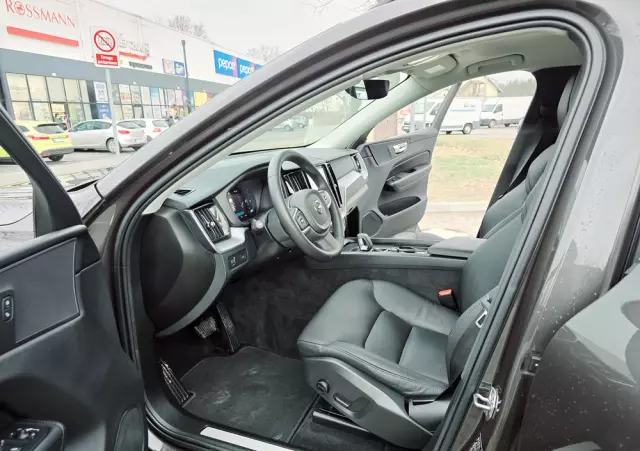 VOLVO XC 60 B4 D Momentum Pro
